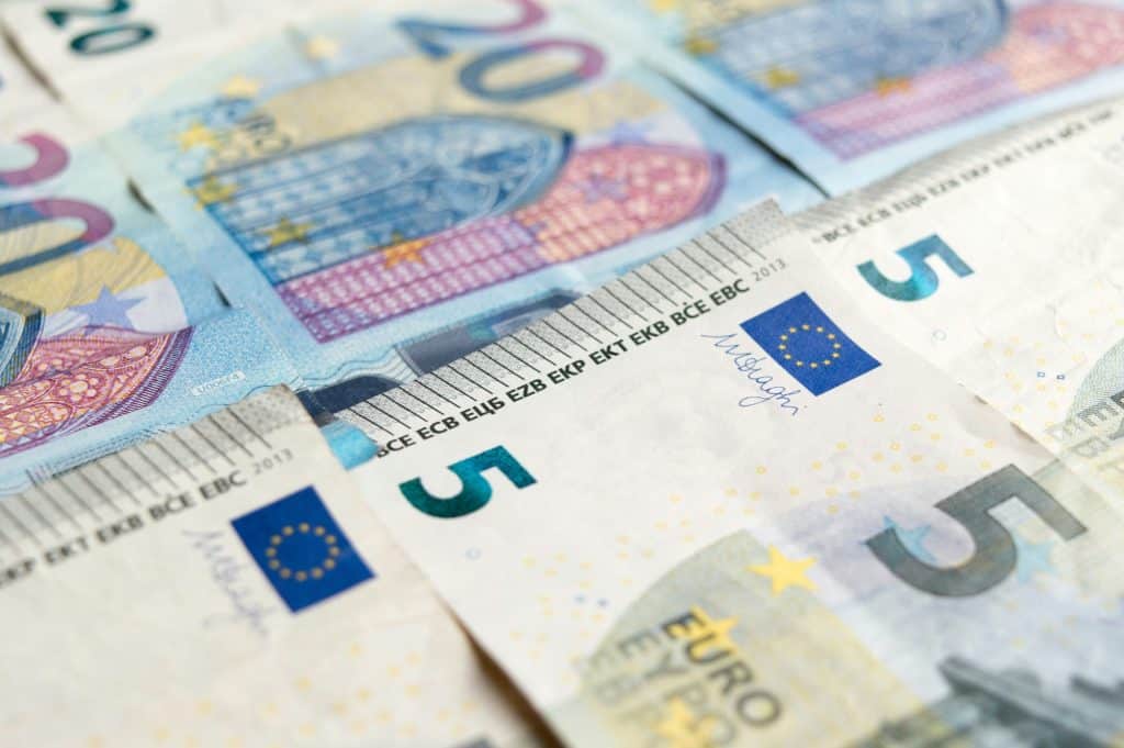 dinero como simbolo de gasto